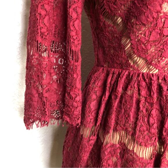Anthropologie Maeve red maroon lace overlay v neck top size Medium - Picture 4 of 16